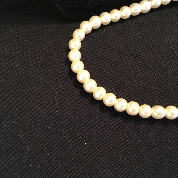 White Faux Pearl Bracelet 8” - Picture 3 of 3